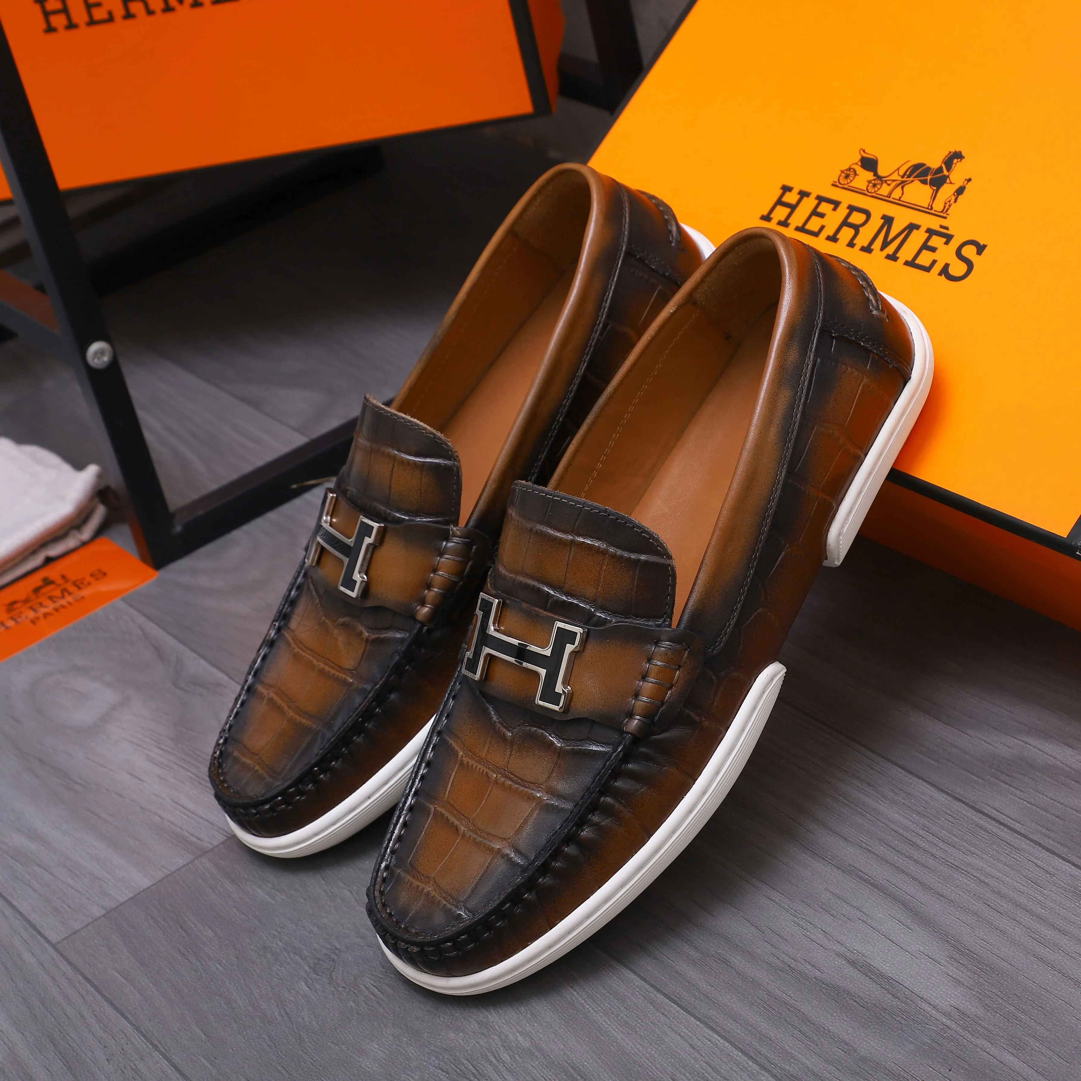 Men's shoes 💰500 Product trademark: HERMES "Hermes" casual slip-on leather shoes Regular size: 38-46 (45.46 custom-made, non-returnable) Product materials: Selected high-quality color-brushed stone grain cowhide upper, cowhide lining, original outsole